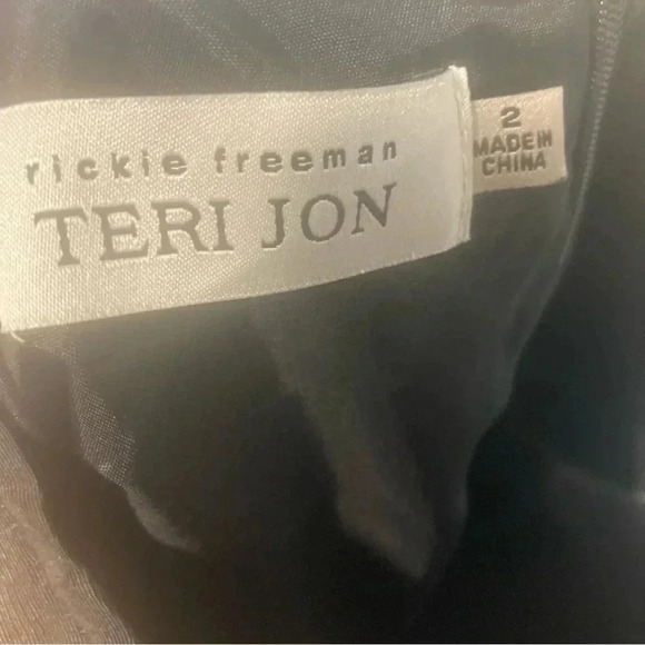 NWT Rickie Freeman Teri  Jon 100% silk black pencil skirt - Picture 2 of 6